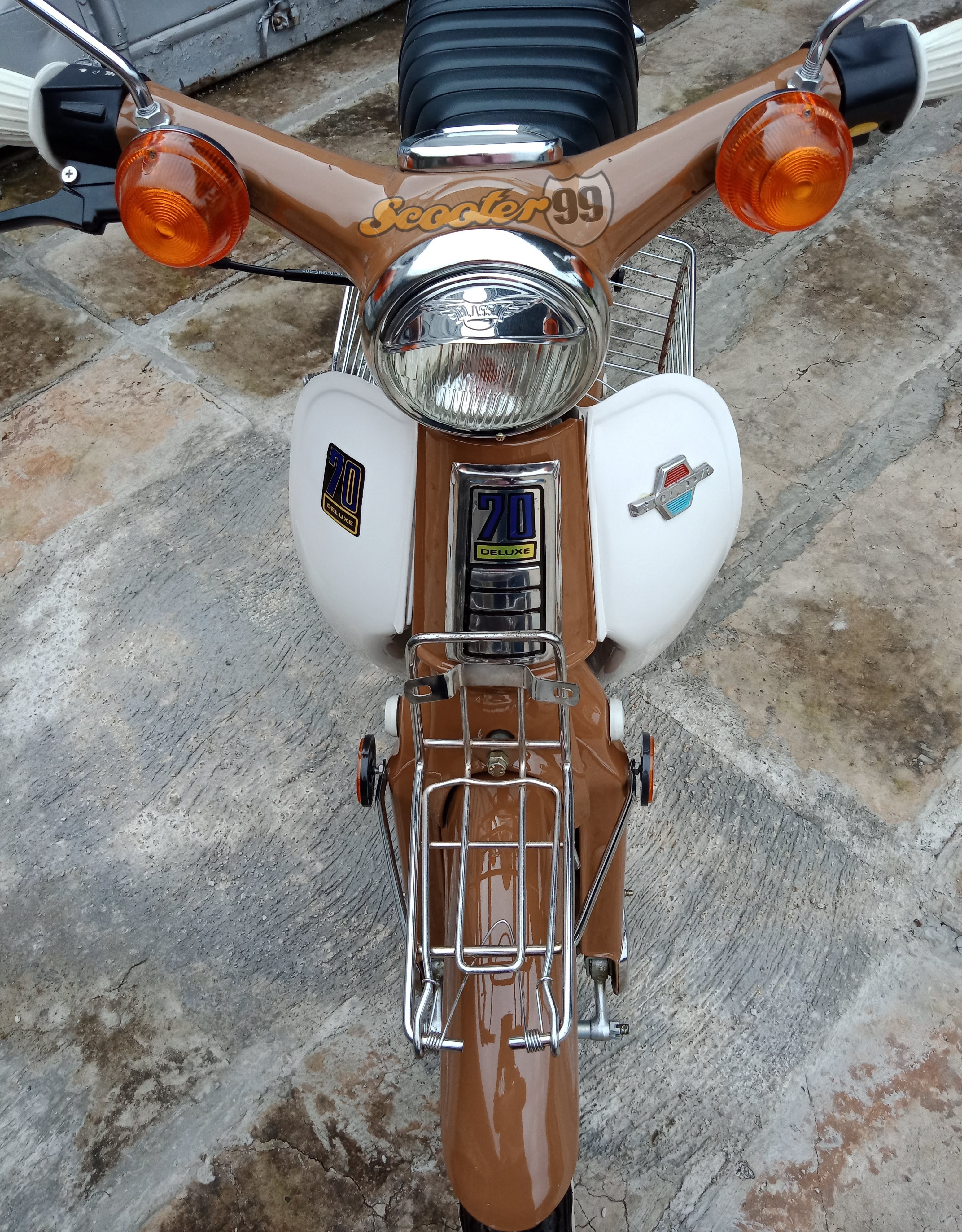 Honda Mini Cup Brown front-left view with white legshield